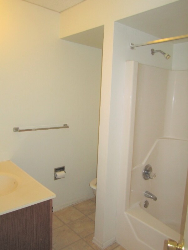 Building Photo - 2419 Beechwood Blvd