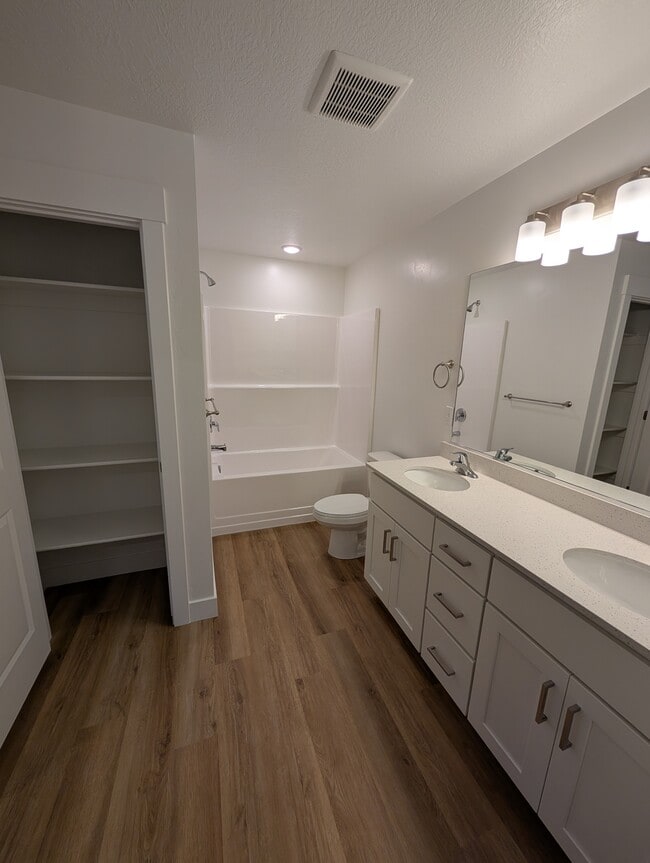 Building Photo - 258 W 925 N