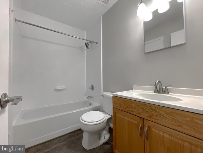 Building Photo - 4232 Drake Ct