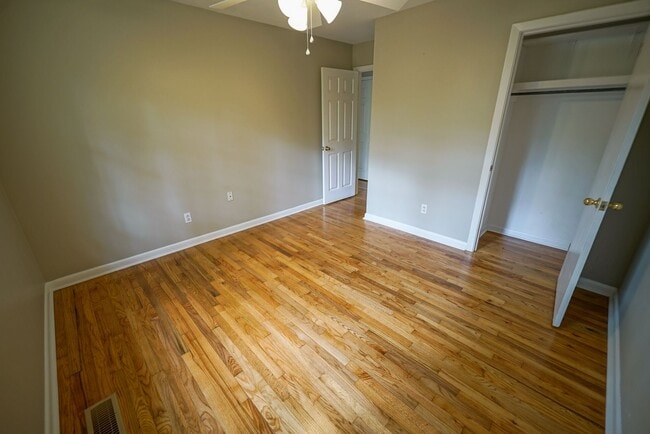 Building Photo - Sublease: Available 7/22/25 Beautiful 4/2 ...