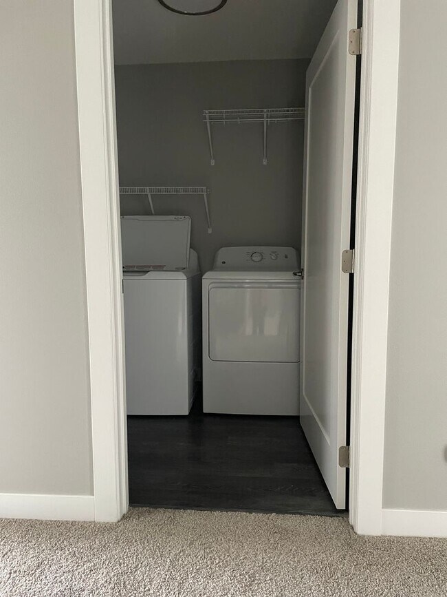 Building Photo - Beautiful newer home in West Des Moines - Waukee School Dist!