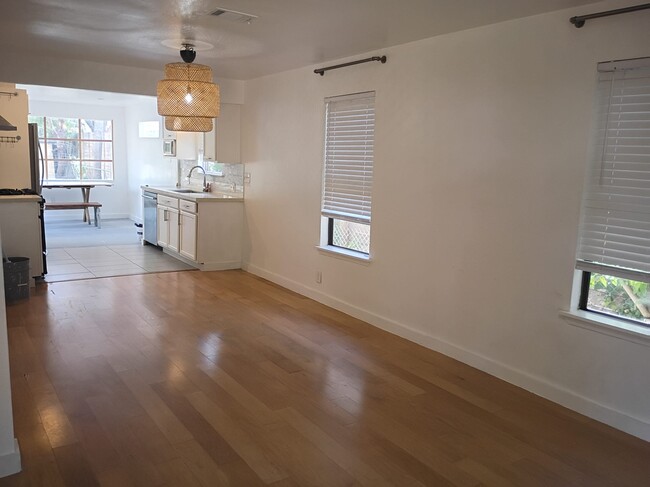 Building Photo - 2823 Garwood St