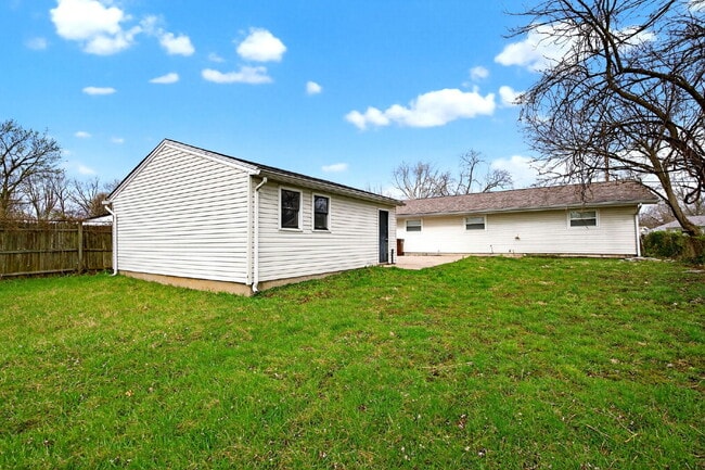 Building Photo - 2831 Hyannis Dr