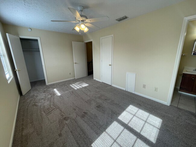Building Photo - 122 Kitty Hawk Square