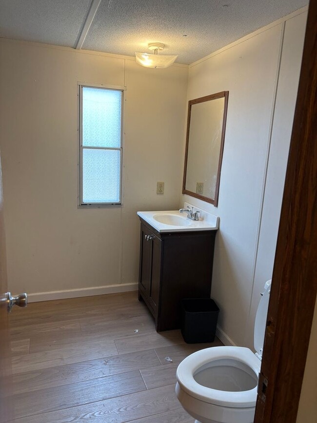 Building Photo - 2 Bedroom 1 Bath Mobile Home