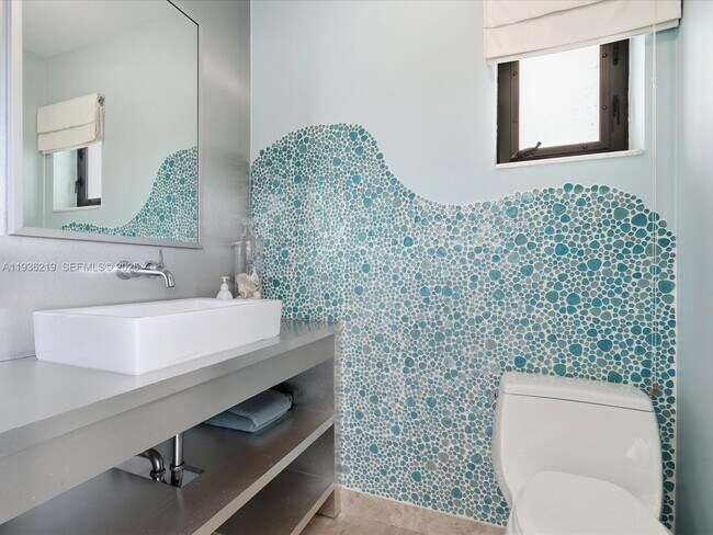 Building Photo - 21151 NE 22nd Ct