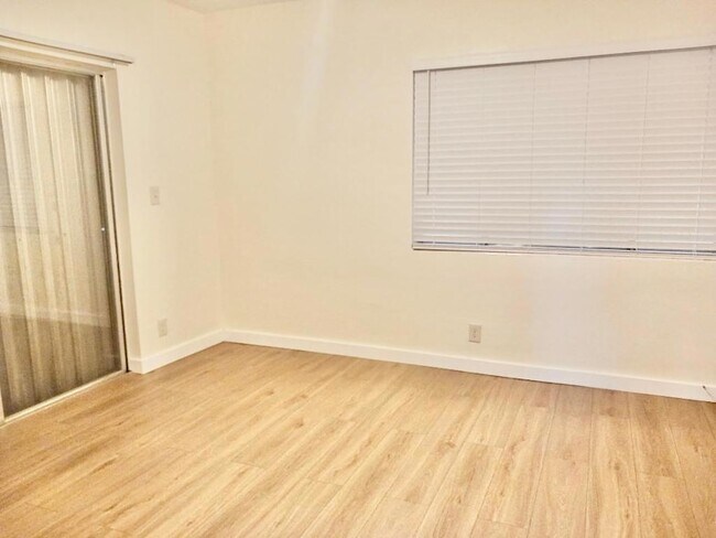 Building Photo - 1980 Sunset Ave