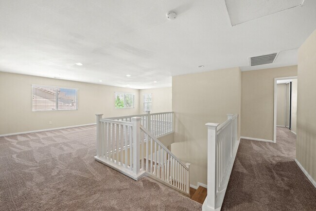 Building Photo - Ideal for Large Families – 6BR/4BA Eastval...