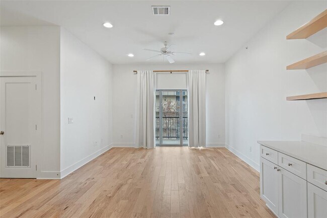 Building Photo - 908 Nueces St