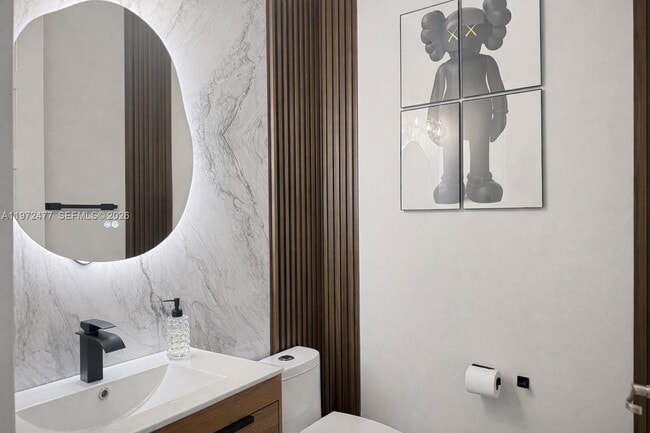 Building Photo - 829 NE 191st St