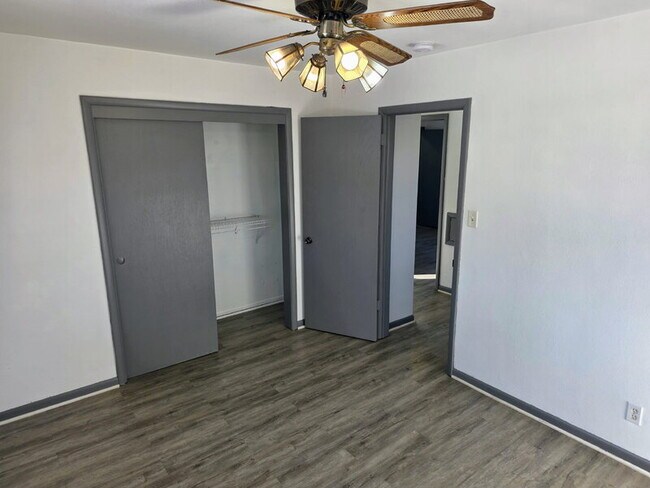 Building Photo - 6813 Urbandale Ave