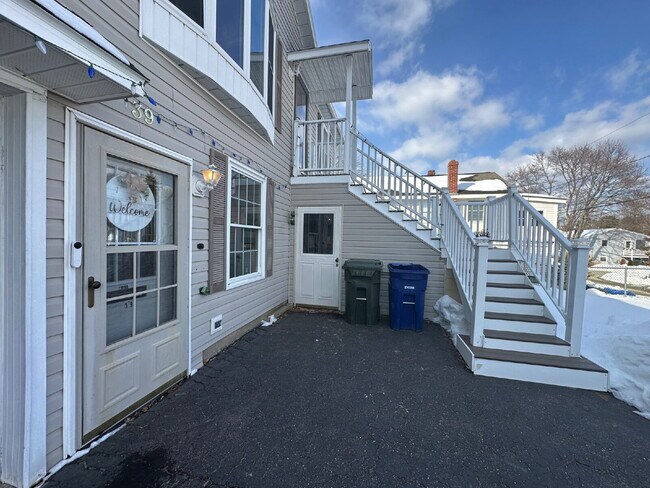 Building Photo - Executive-Style 3BR Single-Family Home on Quiet Dead-End Street – South Portland