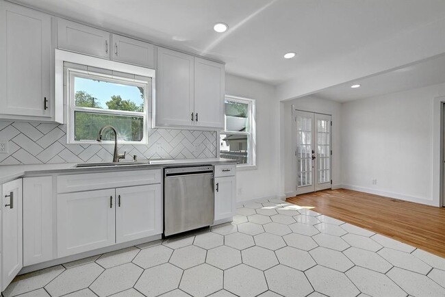 Building Photo - 203 Nelray Blvd