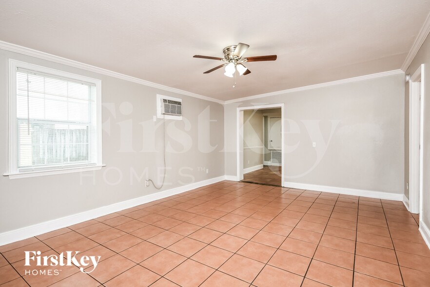 Building Photo - 8013 Powell Dr
