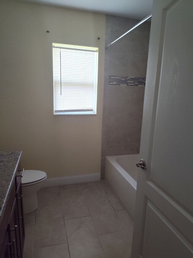 Building Photo - Spacious 4BR/2BA Home in Oaks at Ocala Cro...