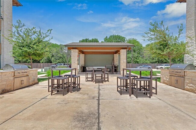 Building Photo - 4704 Sunset Trail