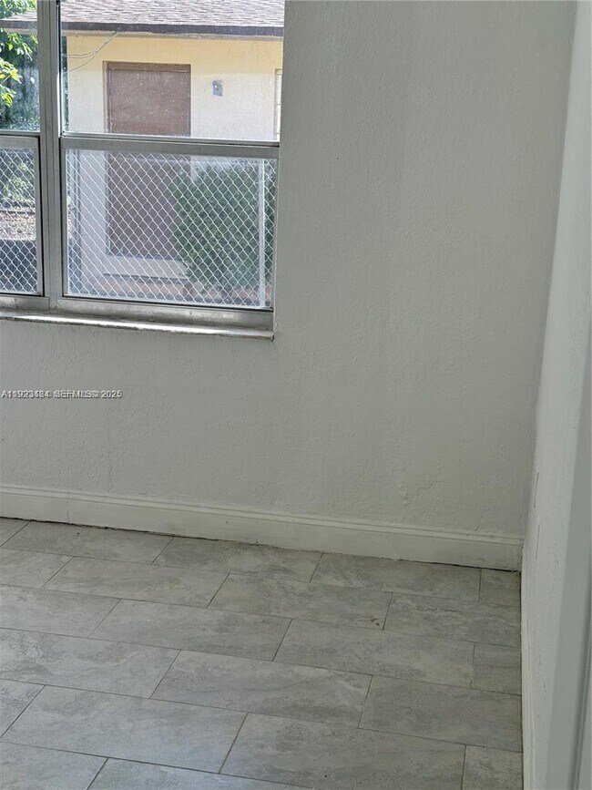 Building Photo - 1429 NE 118th Terrace