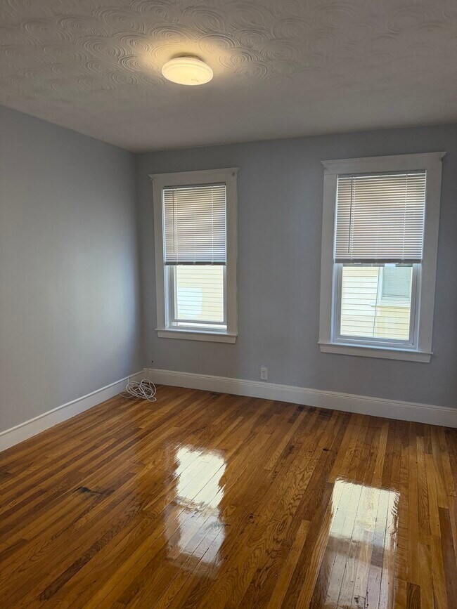 Building Photo - 120 Capen St