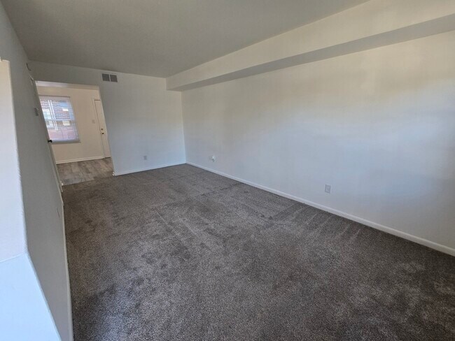 Building Photo - 2650 Wayside Dr