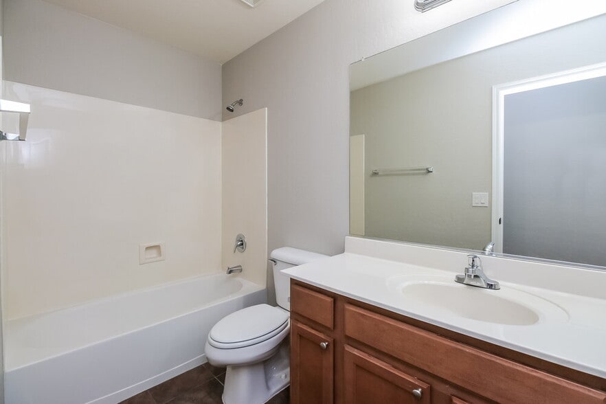 Building Photo - 484 W Gascon Rd