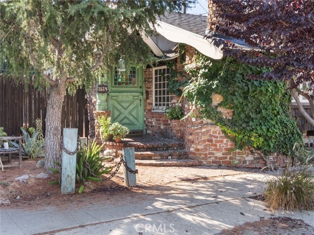 Building Photo - 2624 E 8th St