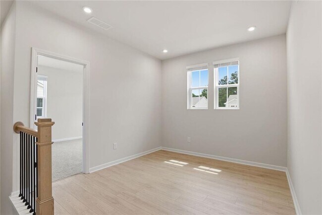 Building Photo - 142 Henley St