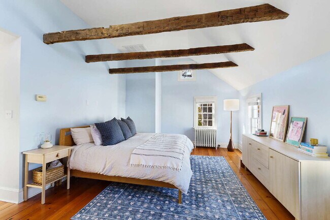 Building Photo - Historic Mendham Home