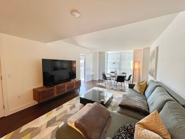 Building Photo - Luxurious Condo at Madrone w/Bay, City Views, Balcony, Pool, Parking, Storage -FULLY FURNISHED OP...