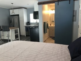 Building Photo - 6331 Longridge Ave