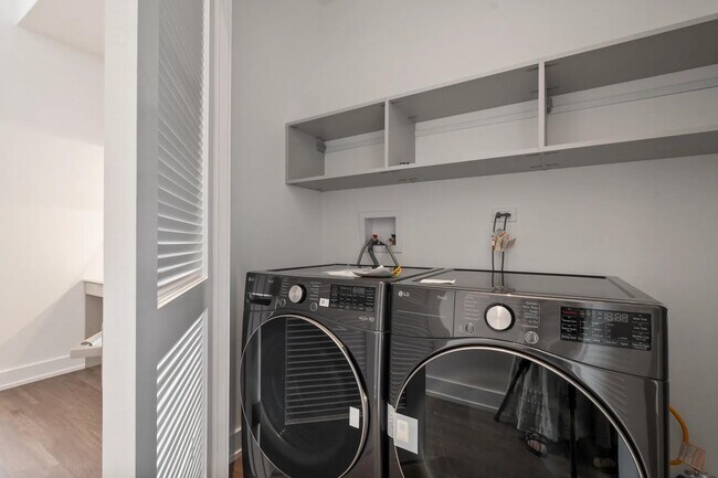 Building Photo - 728 Waukegan Rd