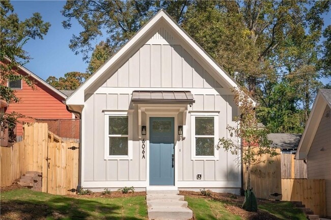 Building Photo - 606 Glenwood Pl SE