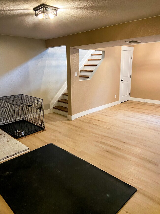 Building Photo - 214 Douglas Fir Ave
