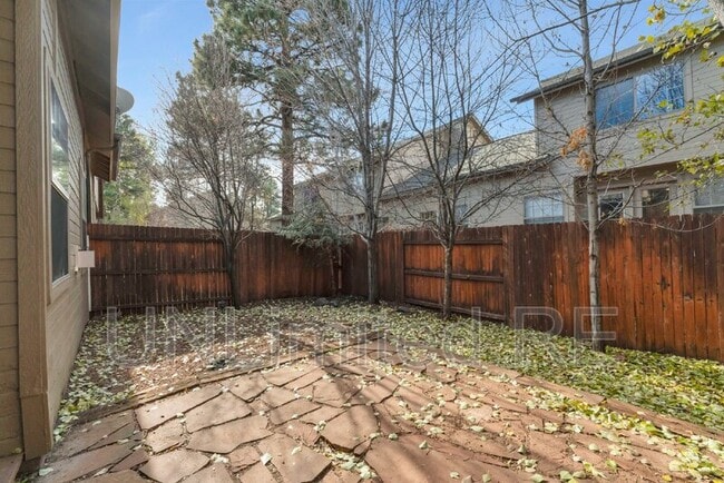Building Photo - 2433 S Seclusion Ln