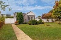 Building Photo - 2444 Bayview Ave