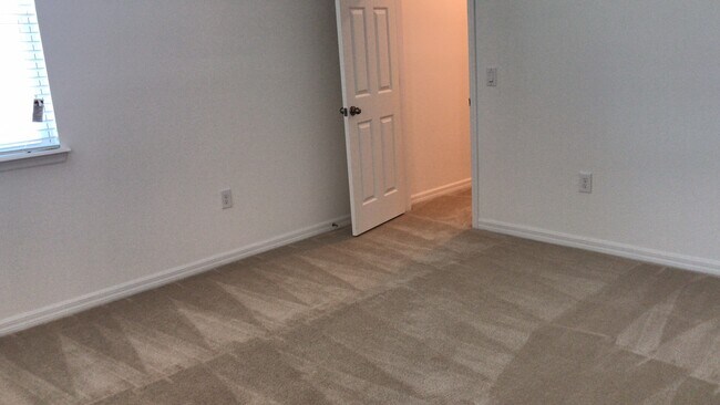 Building Photo - 5 Bedroom at West side Village at Heart of Windermere