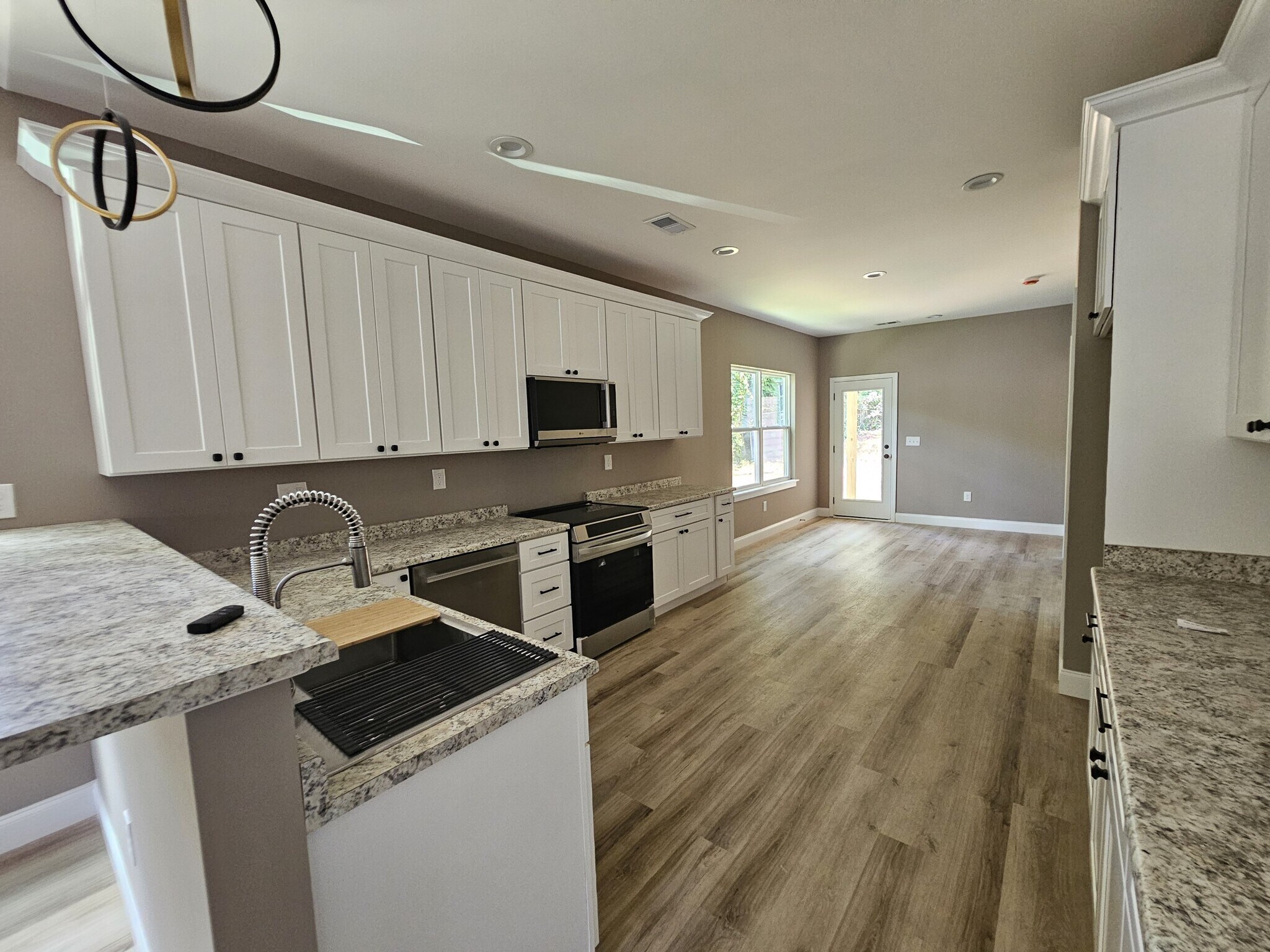 Building Photo - 305 Appian Dr