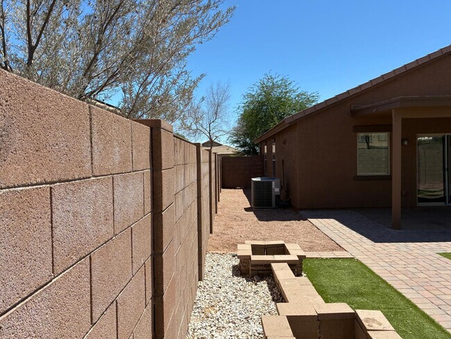 Building Photo - 23826 W Yavapai St
