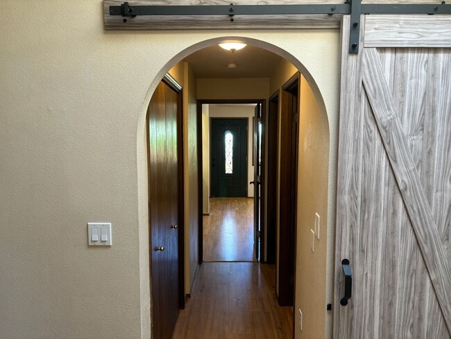 Building Photo - 3233 Jeri Dr NE