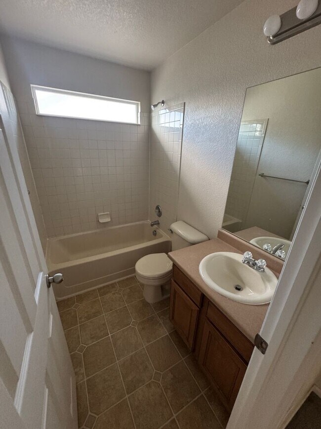Building Photo - 2127 Mainsail Dr