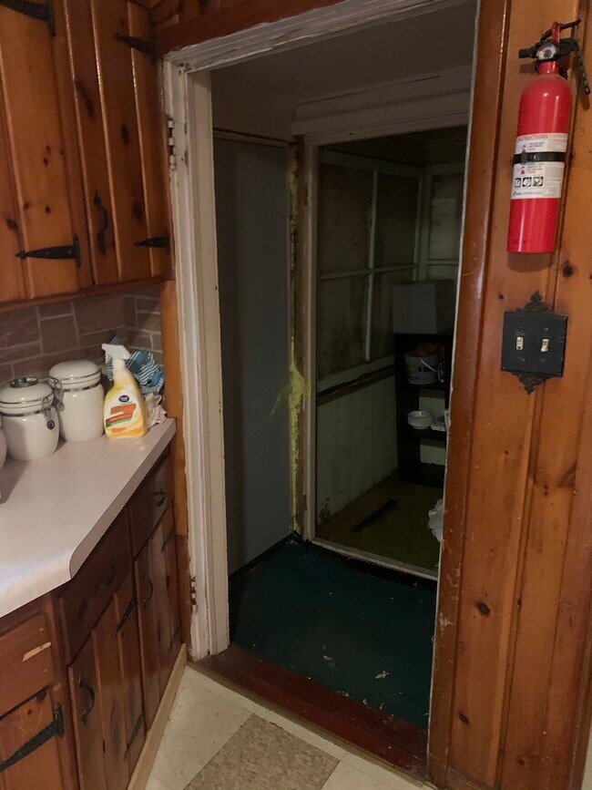 Building Photo - 446 Summit Ave