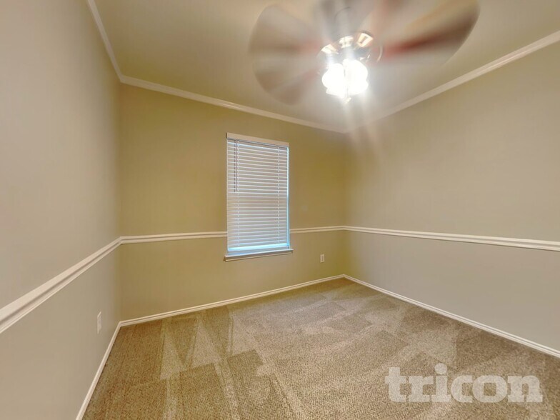 Building Photo - 2705 Lynx Ln