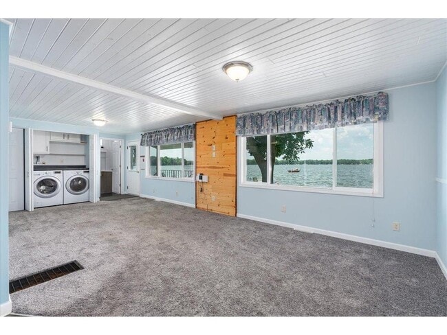 Building Photo - 773 US-63