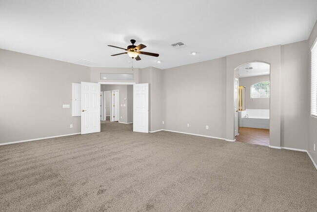 Building Photo - 2032 S Sabrina