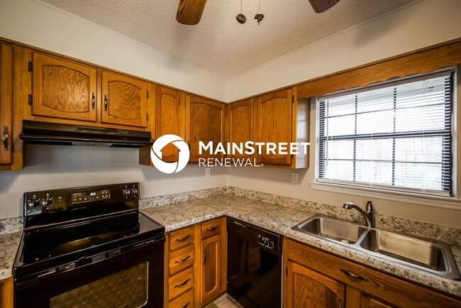 Building Photo - 3 Bedroom Pet-Friendly Home in MCCALLA, AL...