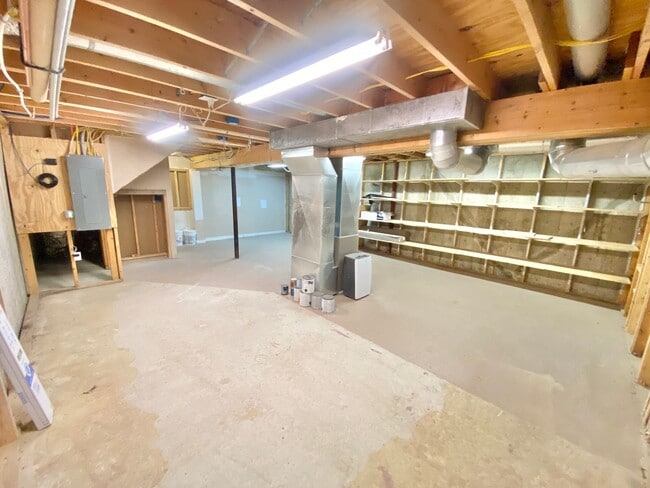 Building Photo - 31 Volz St