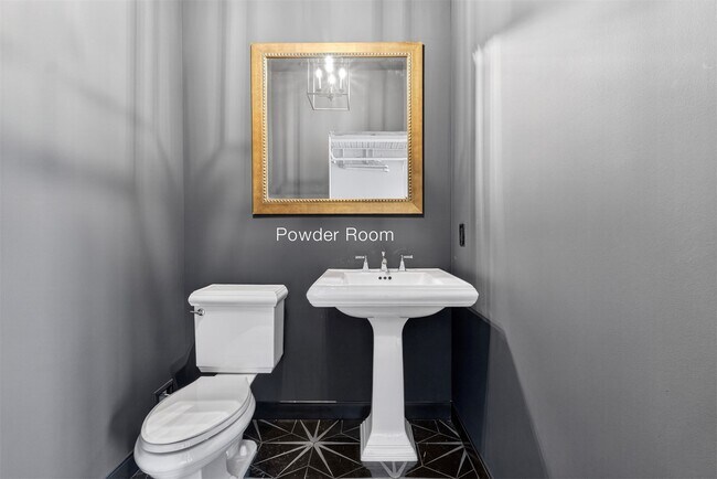 Building Photo - 2647 Locust St