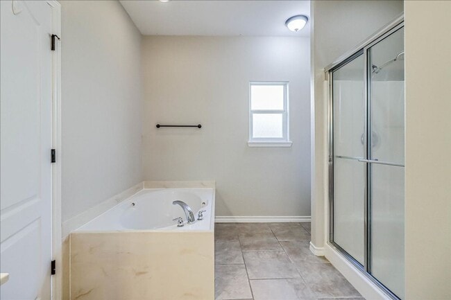 Building Photo - 5810 Aava Dr