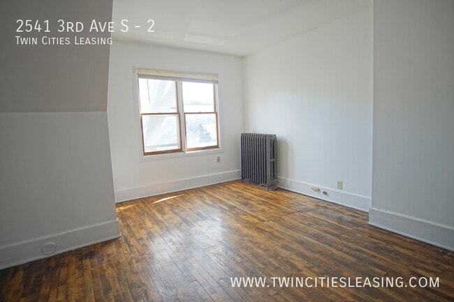 Building Photo - 2541 3rd Ave S