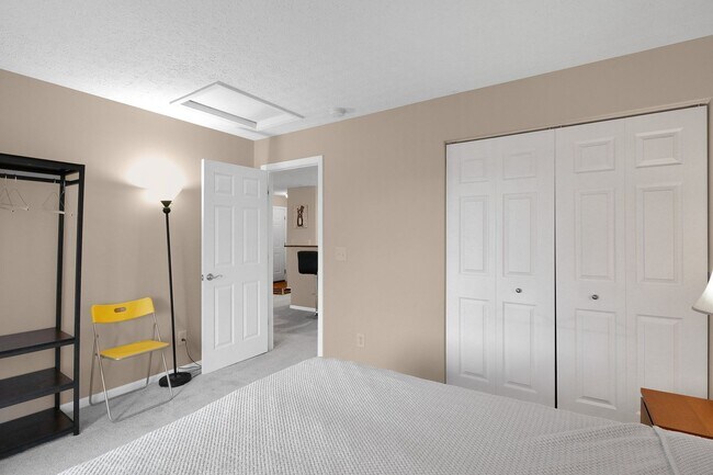 Building Photo - Beautifully Up0dated 1-bedroom, 1-bathroom...