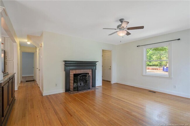 Building Photo - 415 Vista Dr